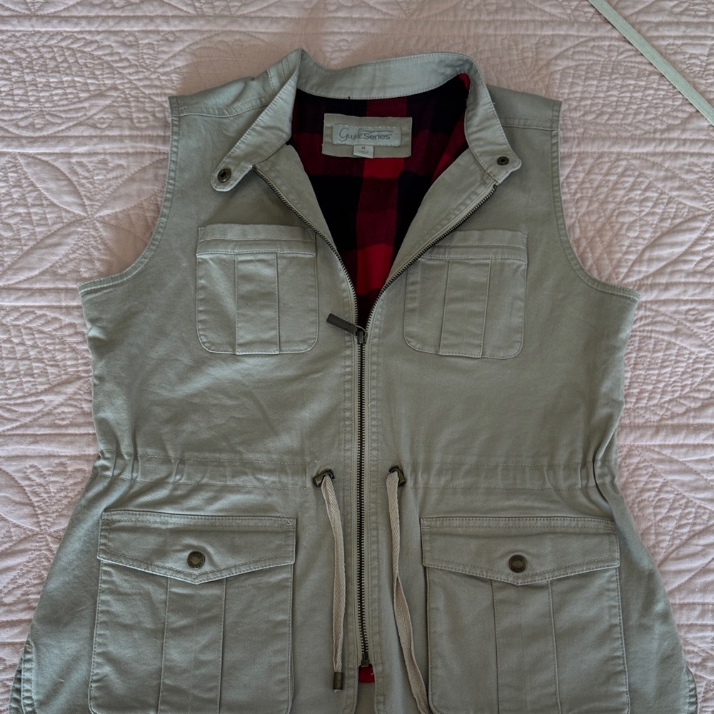Gander Mountain Guide Series Flannel Lined Khaki Utility Vest EUC Size M